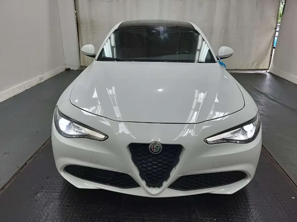 Alfa Romeo Giulia 4DR SDN AWD 2017