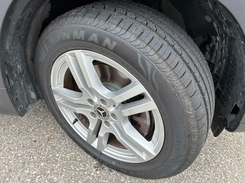 Mercedes-Benz GLB 250 2023