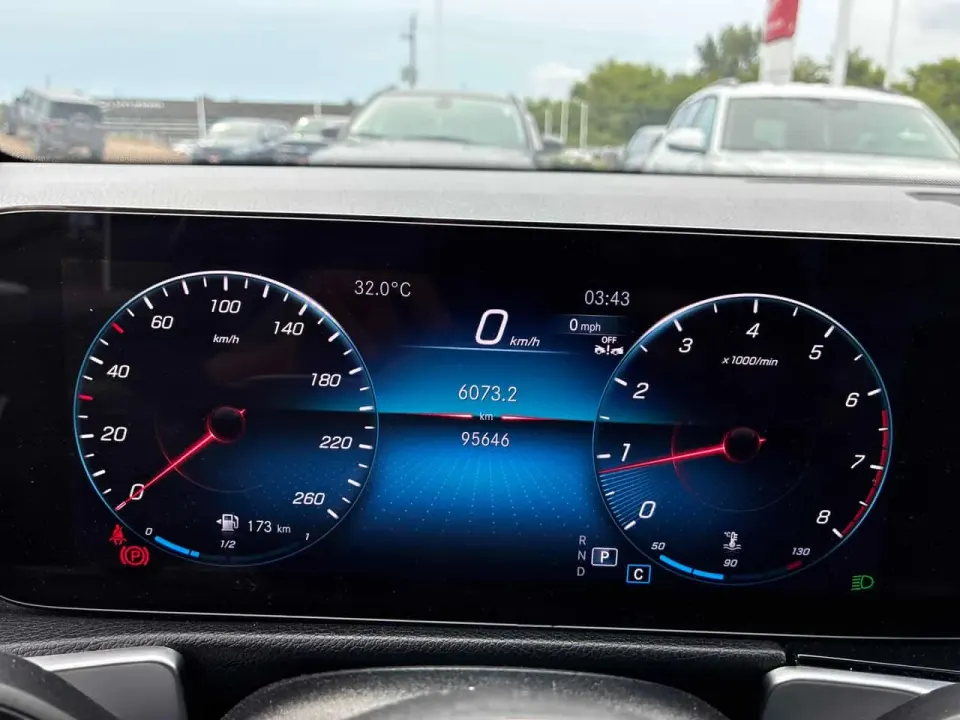 Mercedes-Benz GLB 250 2023