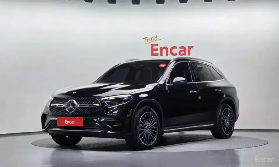 Mercedes-Benz GLC300 4MATIC AMG Line 2023