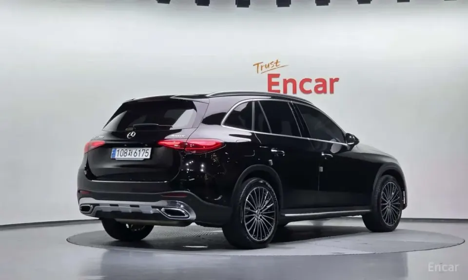 Mercedes-Benz GLC300 4MATIC AMG Line 2023