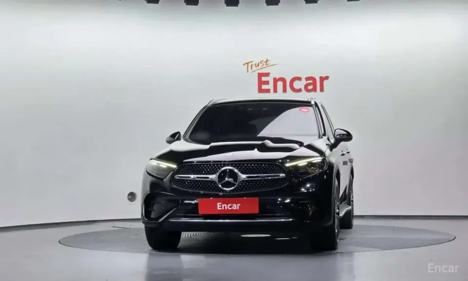 Mercedes-Benz GLC300 4MATIC AMG Line 2023