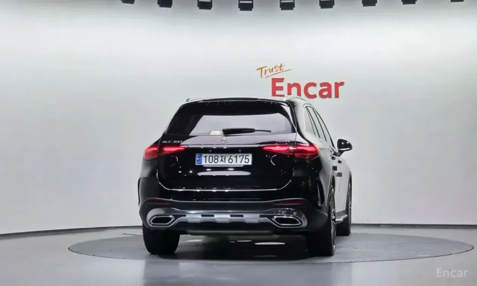 Mercedes-Benz GLC300 4MATIC AMG Line 2023