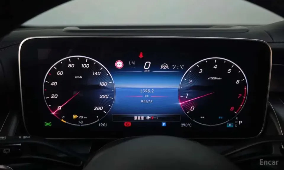 Mercedes-Benz GLC300 4MATIC AMG Line 2023