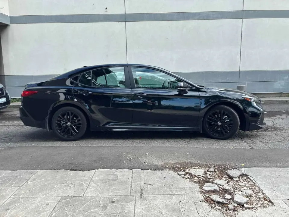 Toyota Camry SE 2026