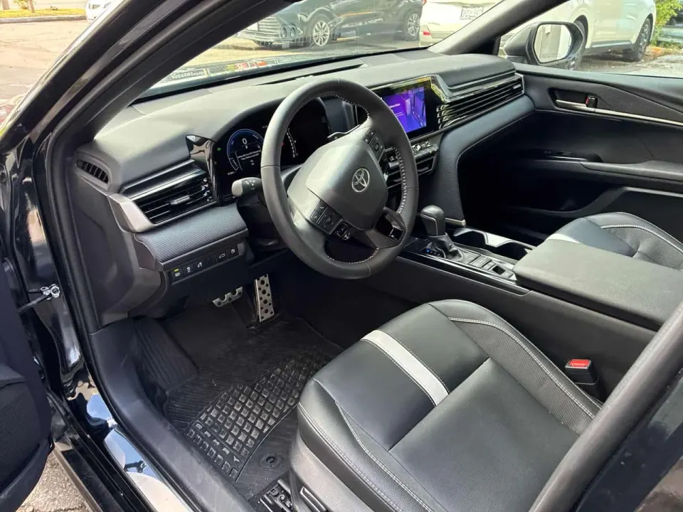 Toyota Camry SE 2026