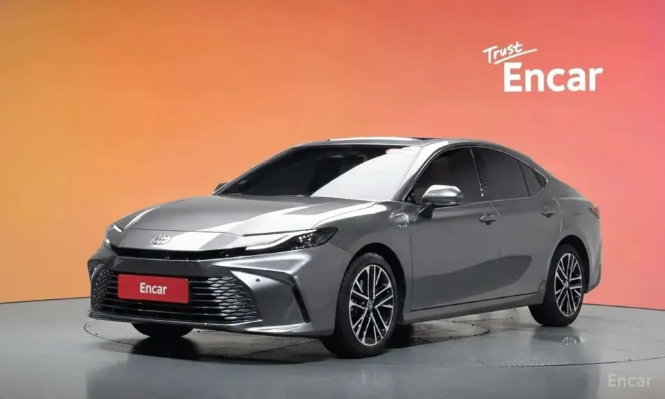 Toyota Camry 2.5 XLE Hybrid 2025
