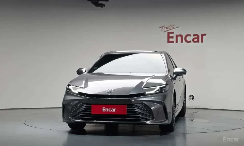 Toyota Camry 2.5 XLE Hybrid 2025