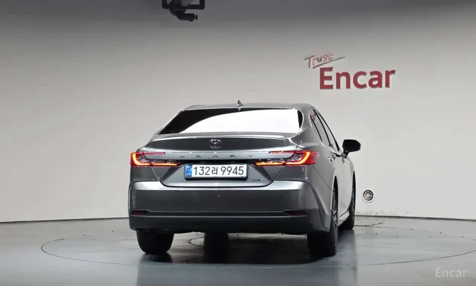 Toyota Camry 2.5 XLE Hybrid 2025