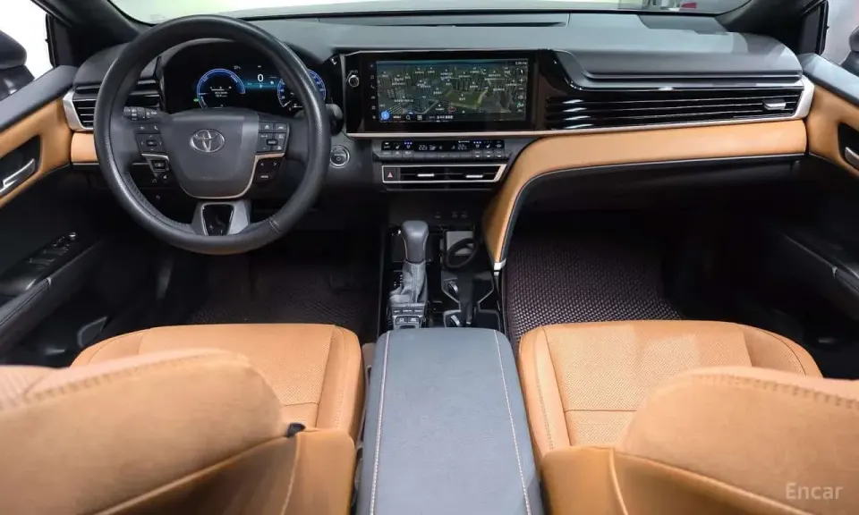 Toyota Camry 2.5 XLE Hybrid 2025