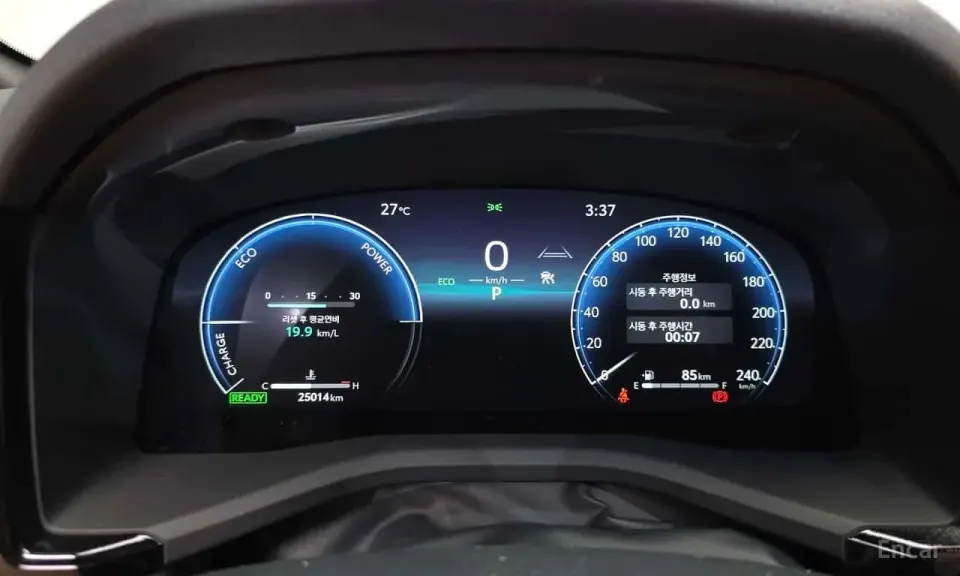 Toyota Camry 2.5 XLE Hybrid 2025