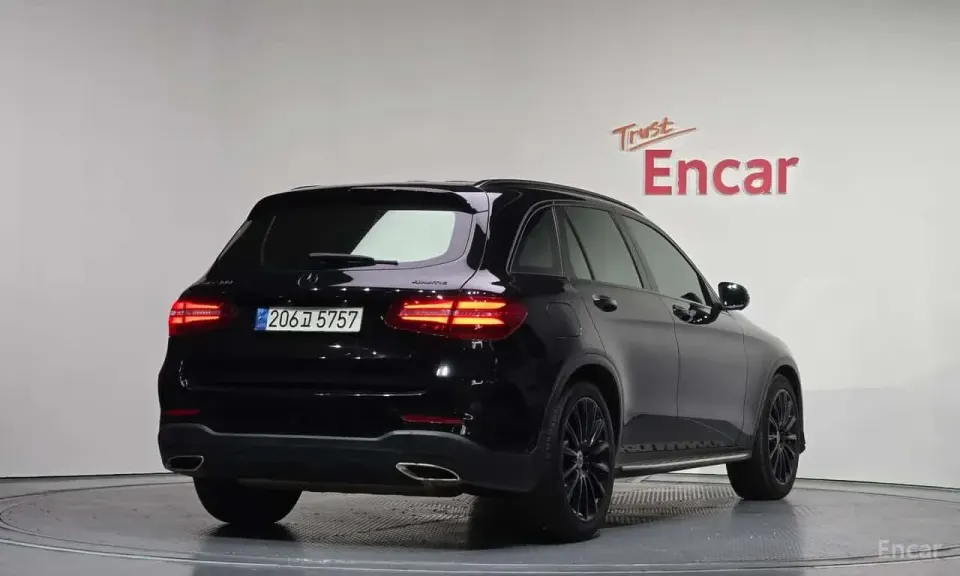 Mercedes-Benz GLC300 4MATIC AMG Line 2019
