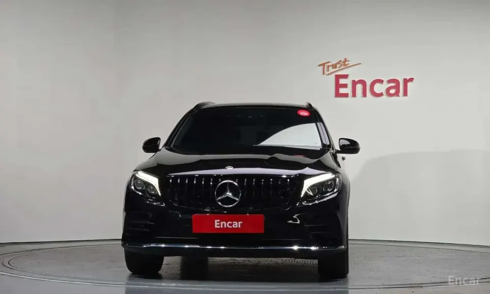 Mercedes-Benz GLC300 4MATIC AMG Line 2019