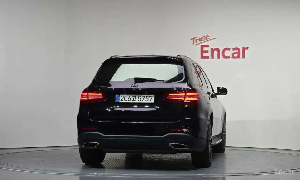 Mercedes-Benz GLC300 4MATIC AMG Line 2019