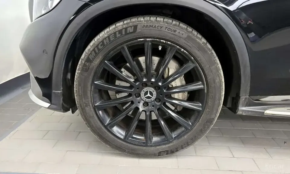 Mercedes-Benz GLC300 4MATIC AMG Line 2019