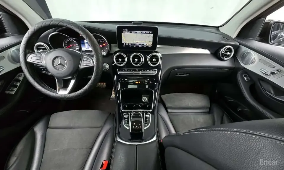 Mercedes-Benz GLC300 4MATIC AMG Line 2019