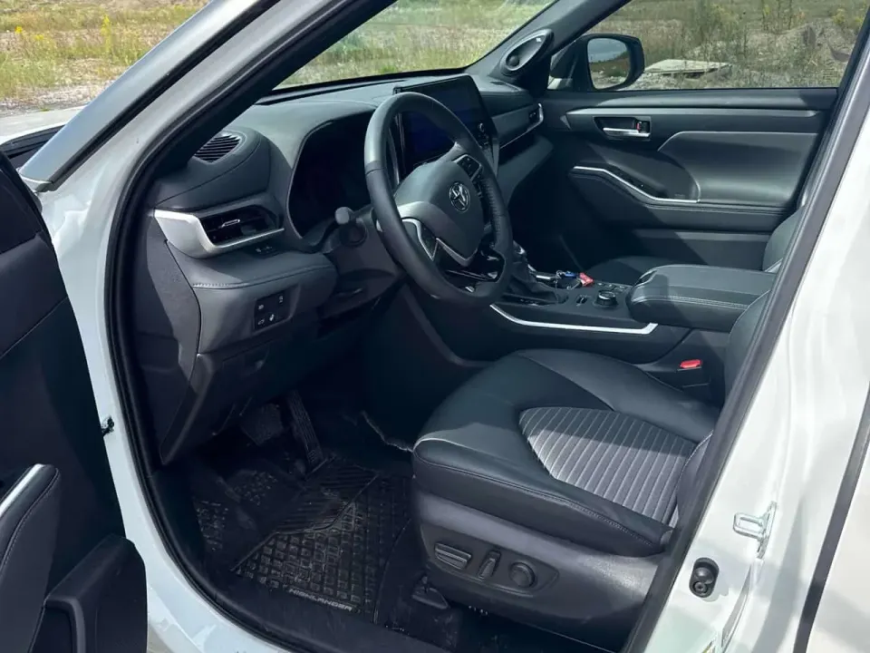 Toyota Highlander XSE AWD 2025