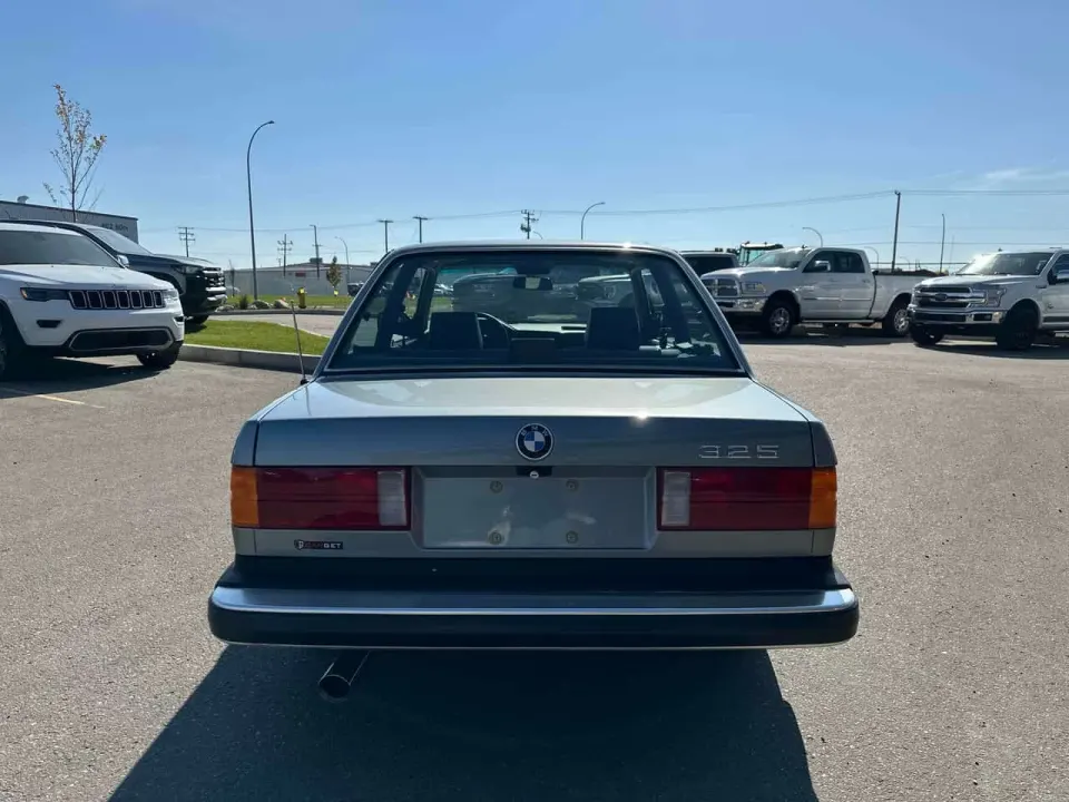 BMW 4dr Sedan 325e 5-Spd 1986