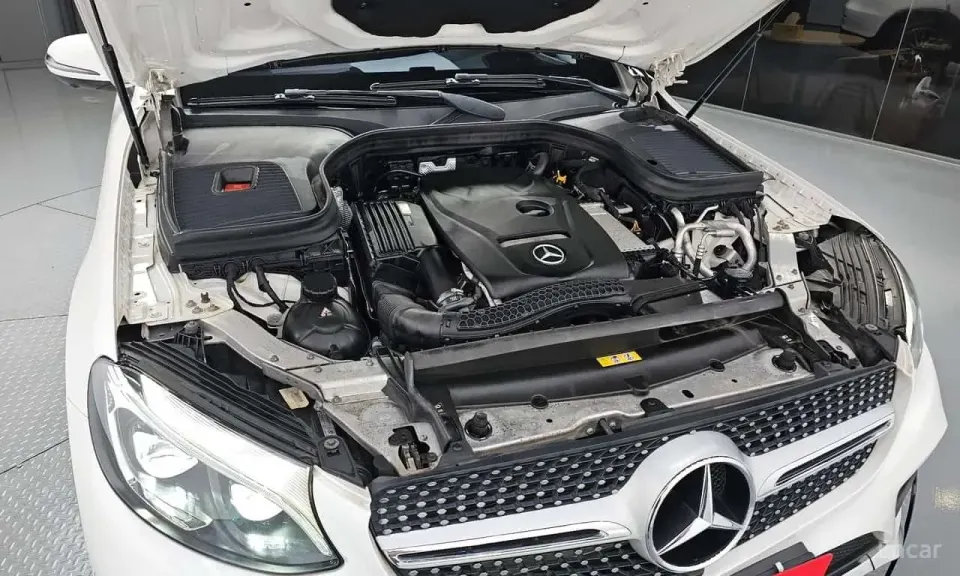 Mercedes-Benz GLC300 4MATIC AMG Line Coupe 2019