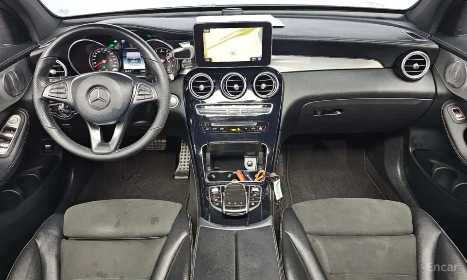 Mercedes-Benz GLC300 4MATIC AMG Line Coupe 2019