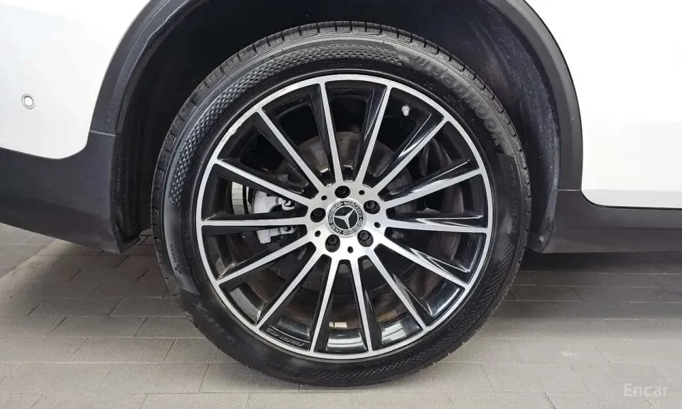 Mercedes-Benz GLC300 4MATIC AMG Line Coupe 2019