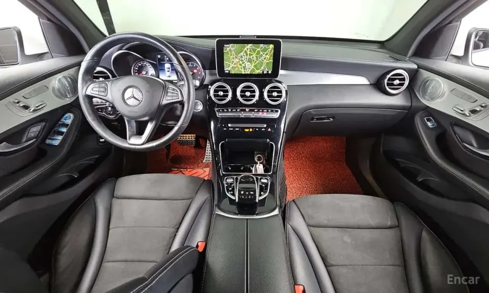 Mercedes-Benz GLC300 4MATIC AMG Line Coupe 2019