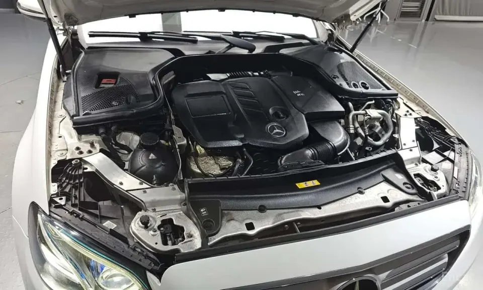 Mercedes-Benz E 220 E220d 4MATIC Avantgarde 2017