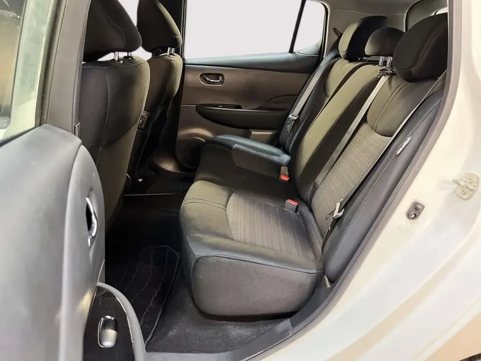 Nissan Leaf SV 2024