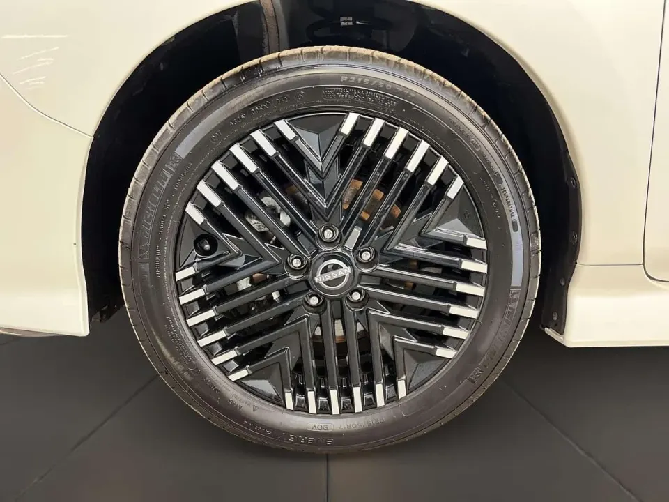Nissan Leaf SV 2024
