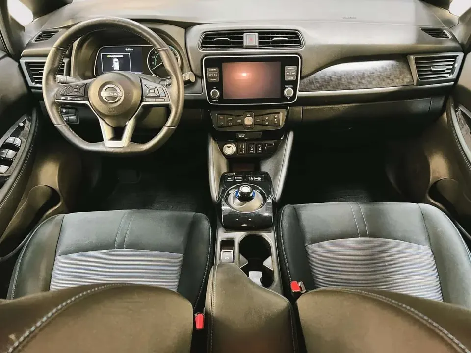Nissan Leaf SV 2024