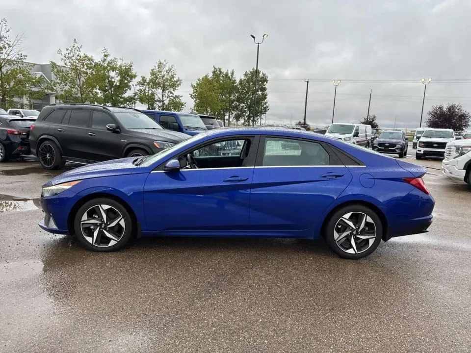 Hyundai Elantra Luxury 2023
