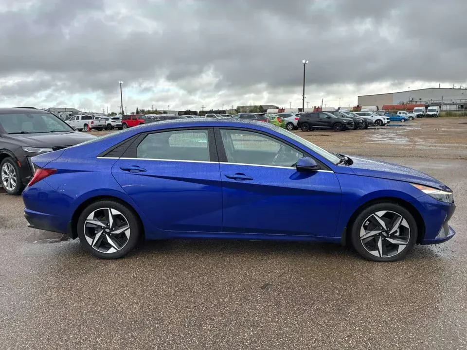 Hyundai Elantra Luxury 2023