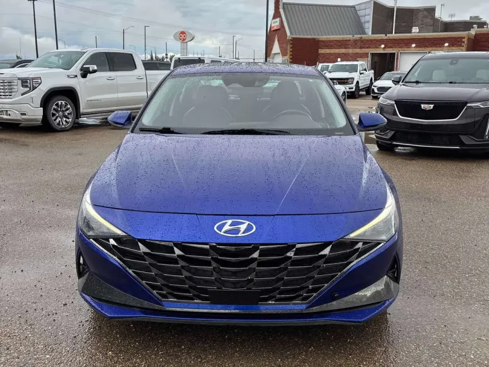 Hyundai Elantra Luxury 2023
