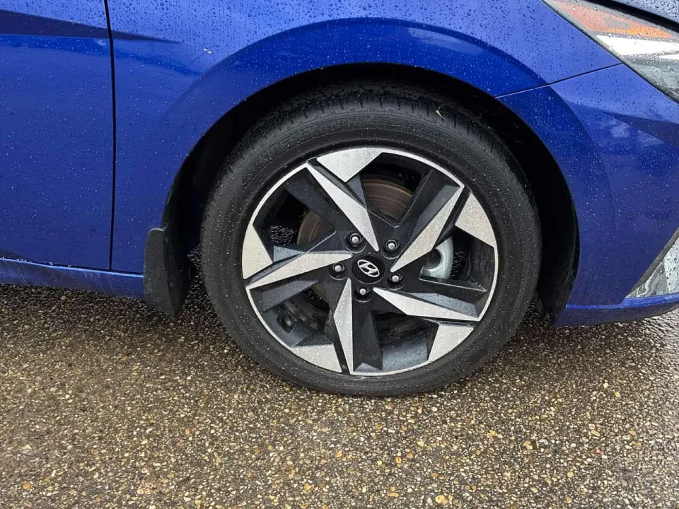 Hyundai Elantra Luxury 2023