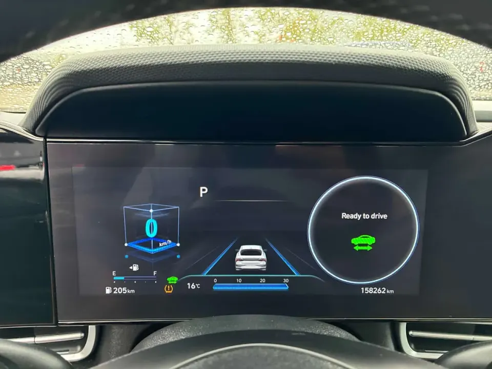 Hyundai Elantra Luxury 2023