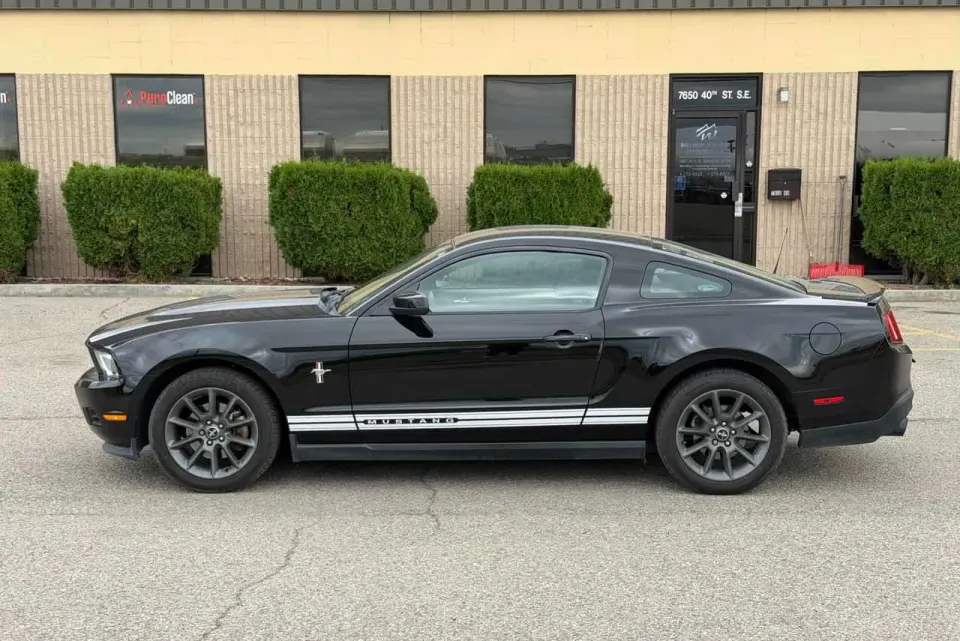 Ford Mustang V6 2011