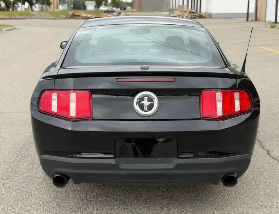Ford Mustang V6 2011