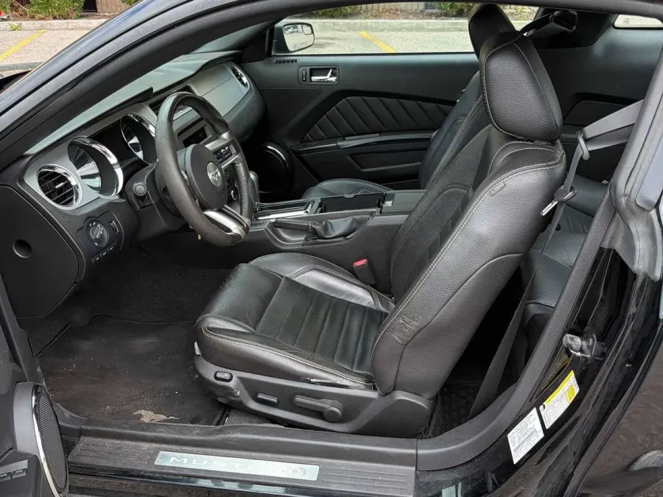 Ford Mustang V6 2011