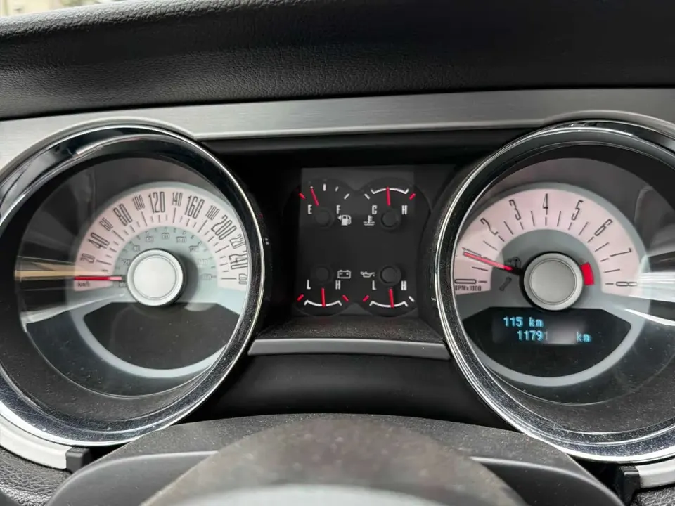 Ford Mustang V6 2011