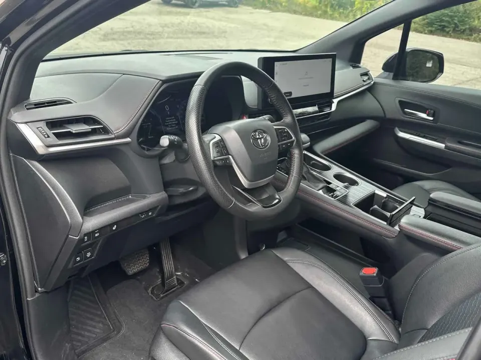Toyota Sienna AWD 2025