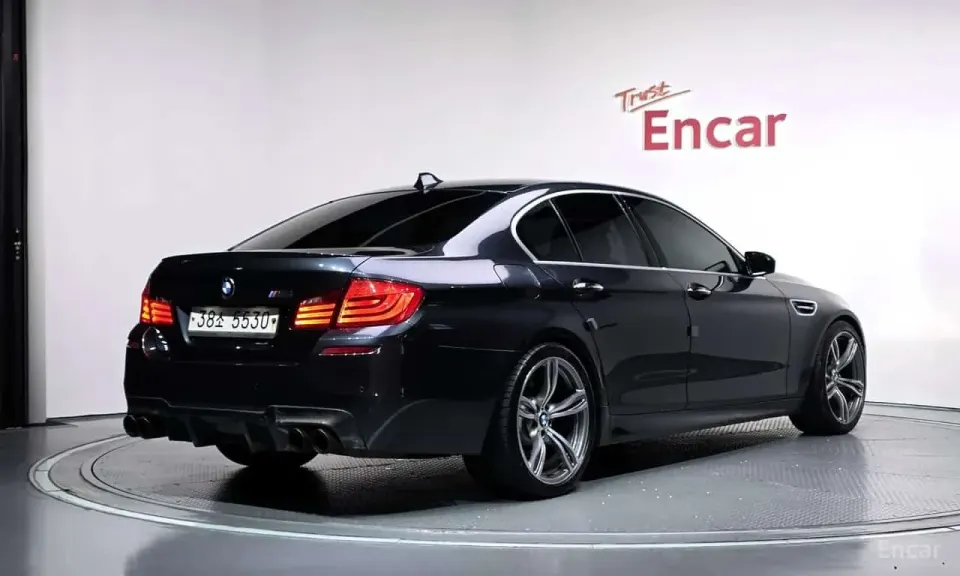 BMW M5 Sedan 2013