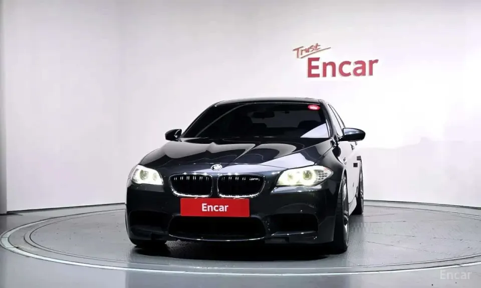BMW M5 Sedan 2013