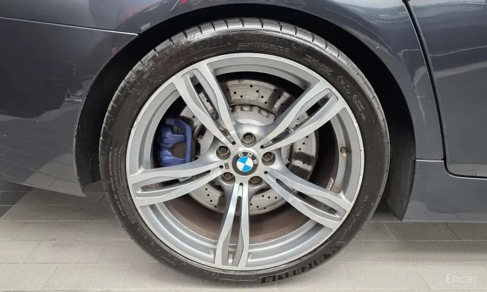 BMW M5 Sedan 2013