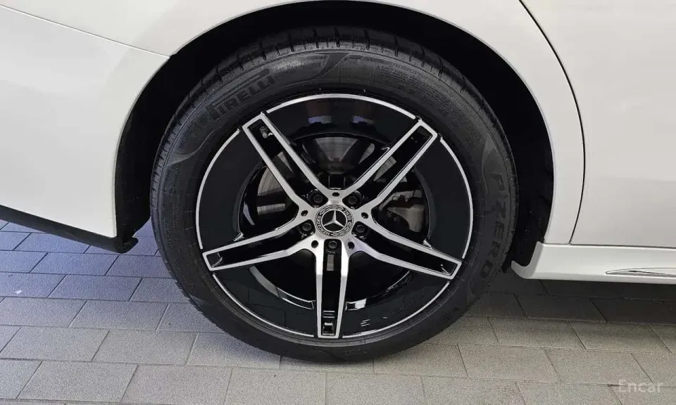 Mercedes-Benz E 300 E300 4MATIC AMG Line 2025