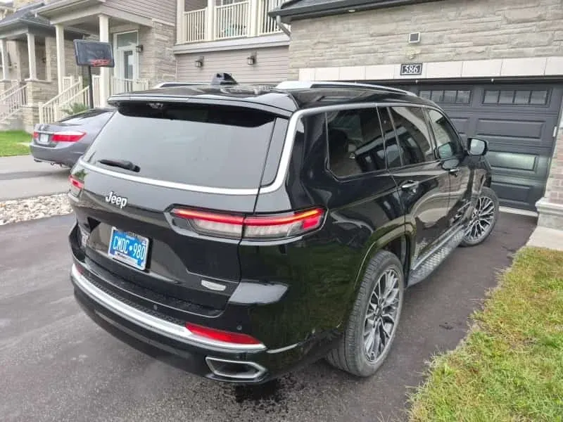 Jeep Grand cherokee Summit 4D Utility 4WD 2023