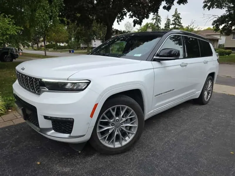 Jeep Grand cherokee Summit 4D Utility 4WD 2023