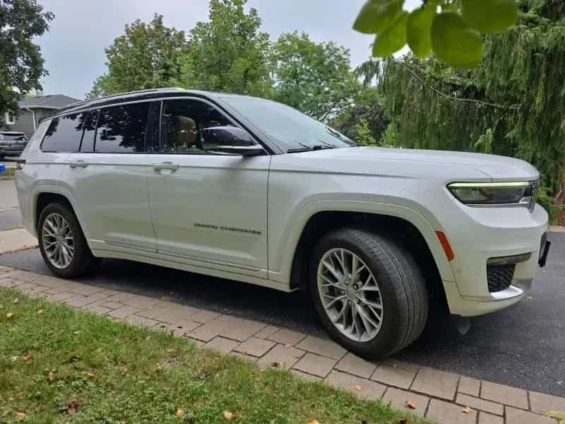 Jeep Grand cherokee Summit 4D Utility 4WD 2023