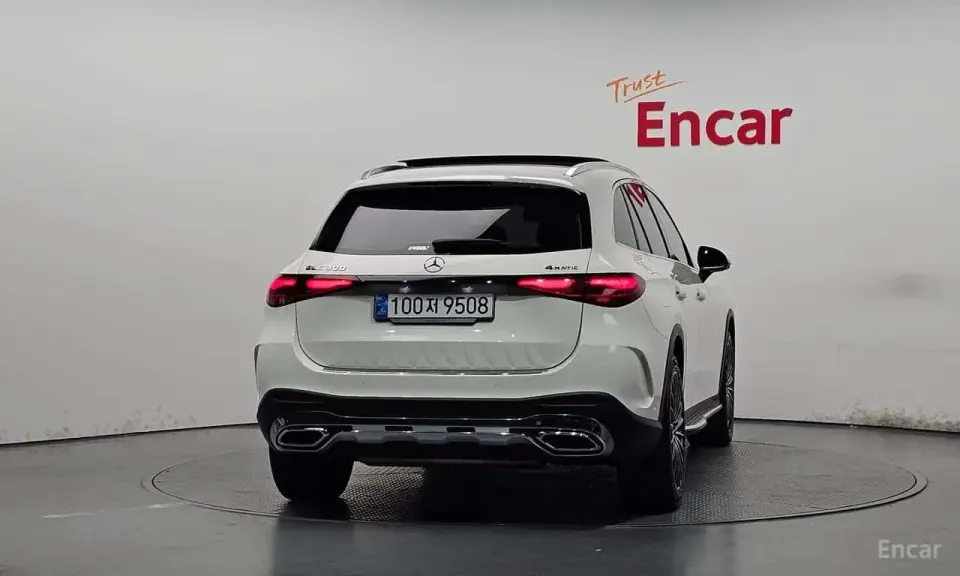 Mercedes-Benz GLC300 4MATIC AMG Line 2023