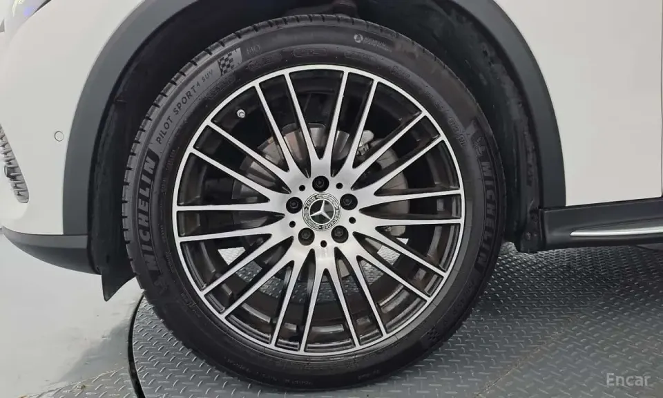 Mercedes-Benz GLC300 4MATIC Avnatgarde Coupe 2025