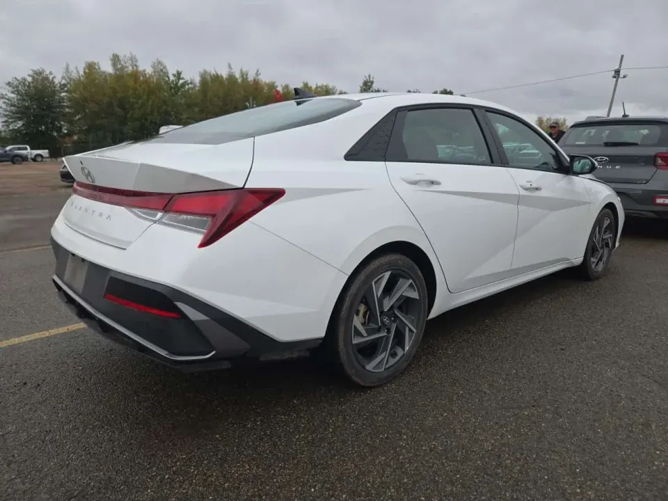 Hyundai Elantra Ivt W/tech Pkg Preferred 2026